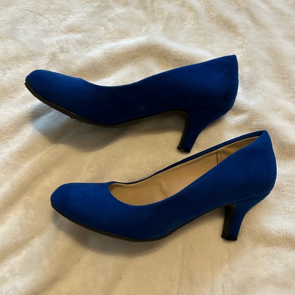 Heels - Picture 2 of 4